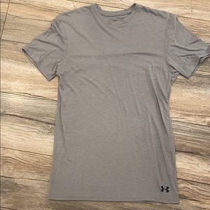 Men’s Under Armour undershirt